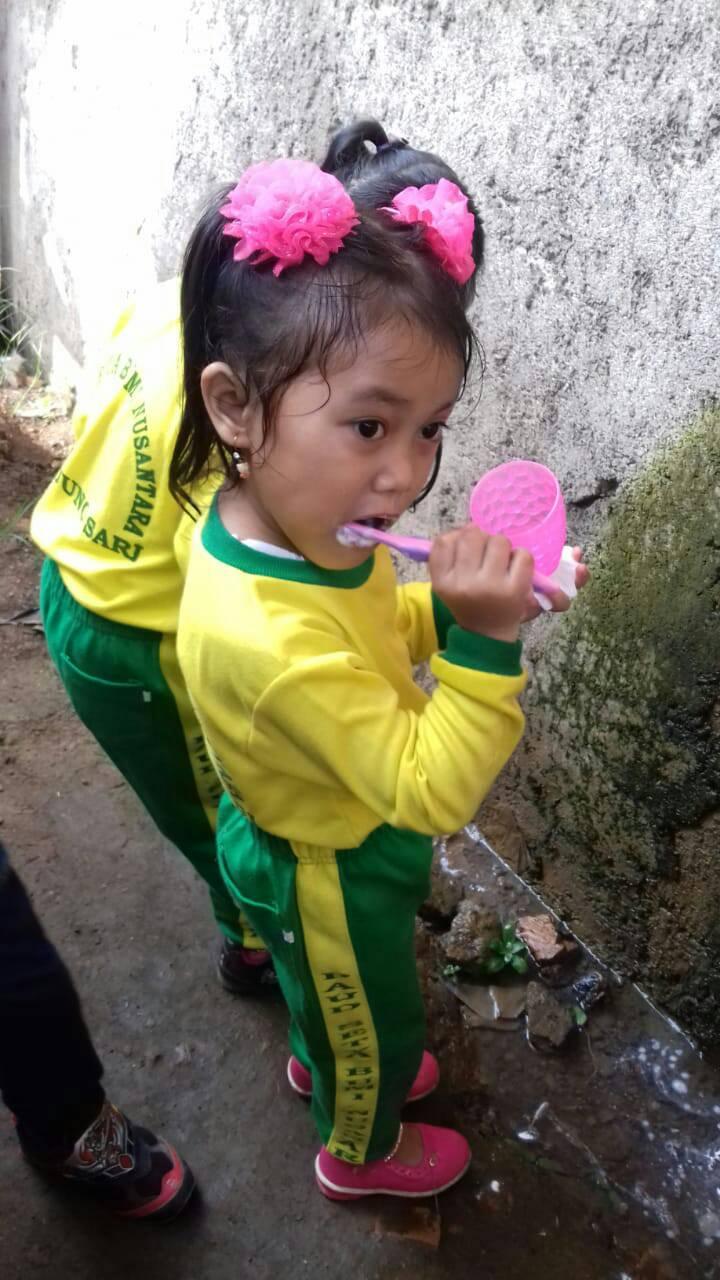 Kegiatan Hari ini Makan Bersama dan Sikat Gigi Bersama