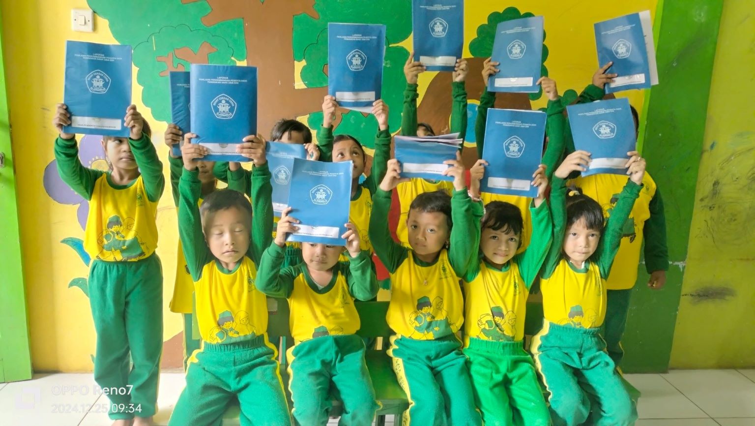 Prosesi Pembagian Raport PAUD Setya Bumi Nusantara Semester 1 Tahun Ajaran 2024/2025