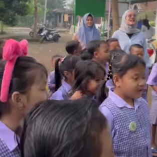 Kegiatan Rutin di Hari Senin PAUD Setya Bumi Nusantara